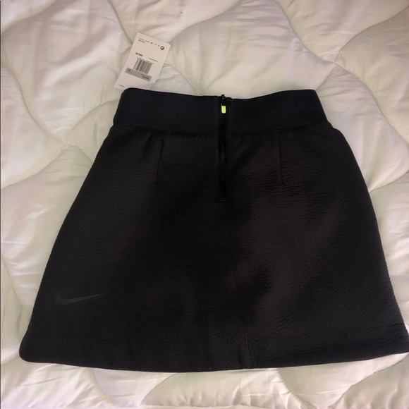 BNWT Nike tech skirt - Picture 2 of 5
